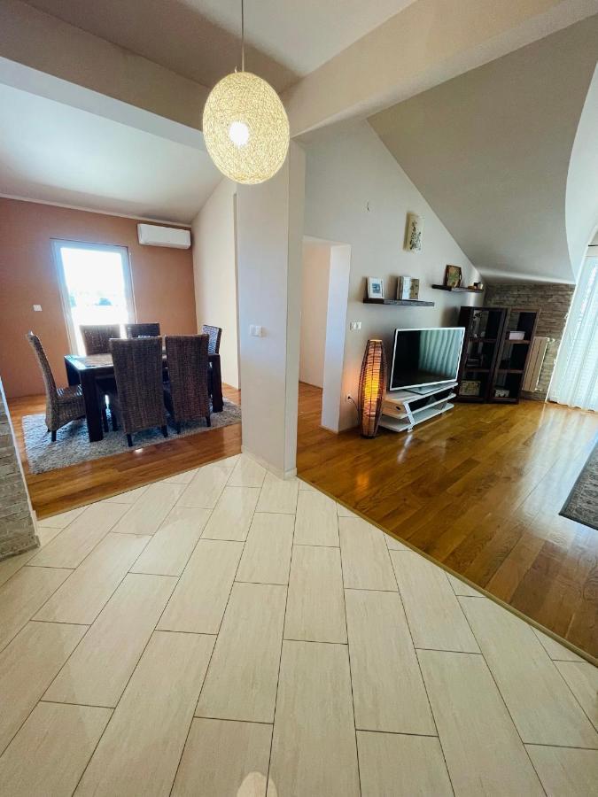 Toma Apartment Novalja